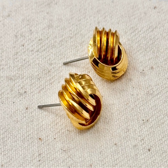 Vintage Gold-toned love knot Earrings - Picture 4 of 5